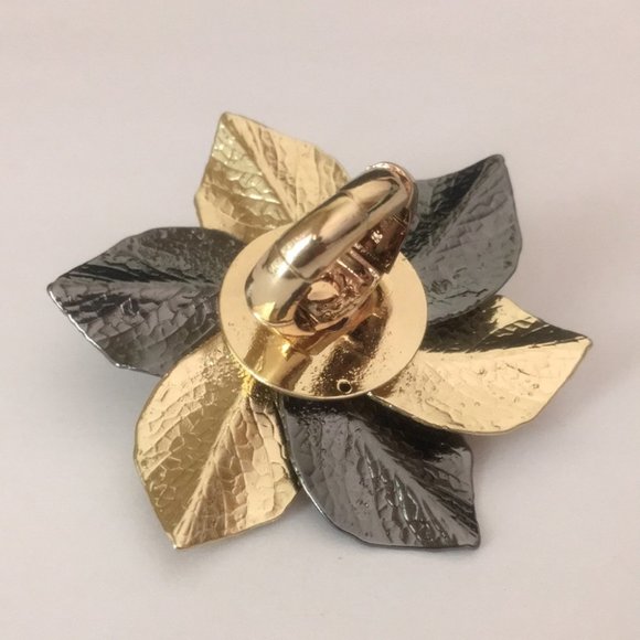 Awesome Flower Cocktail Ring - Picture 6 of 10